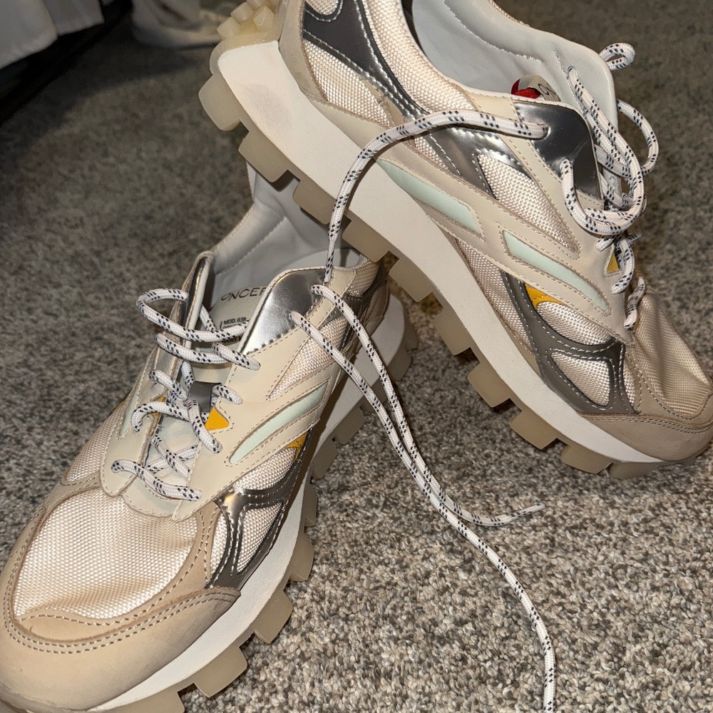 Oncept Women's Oslo Low Top Sneakers size 9.5 in Ivory Moon